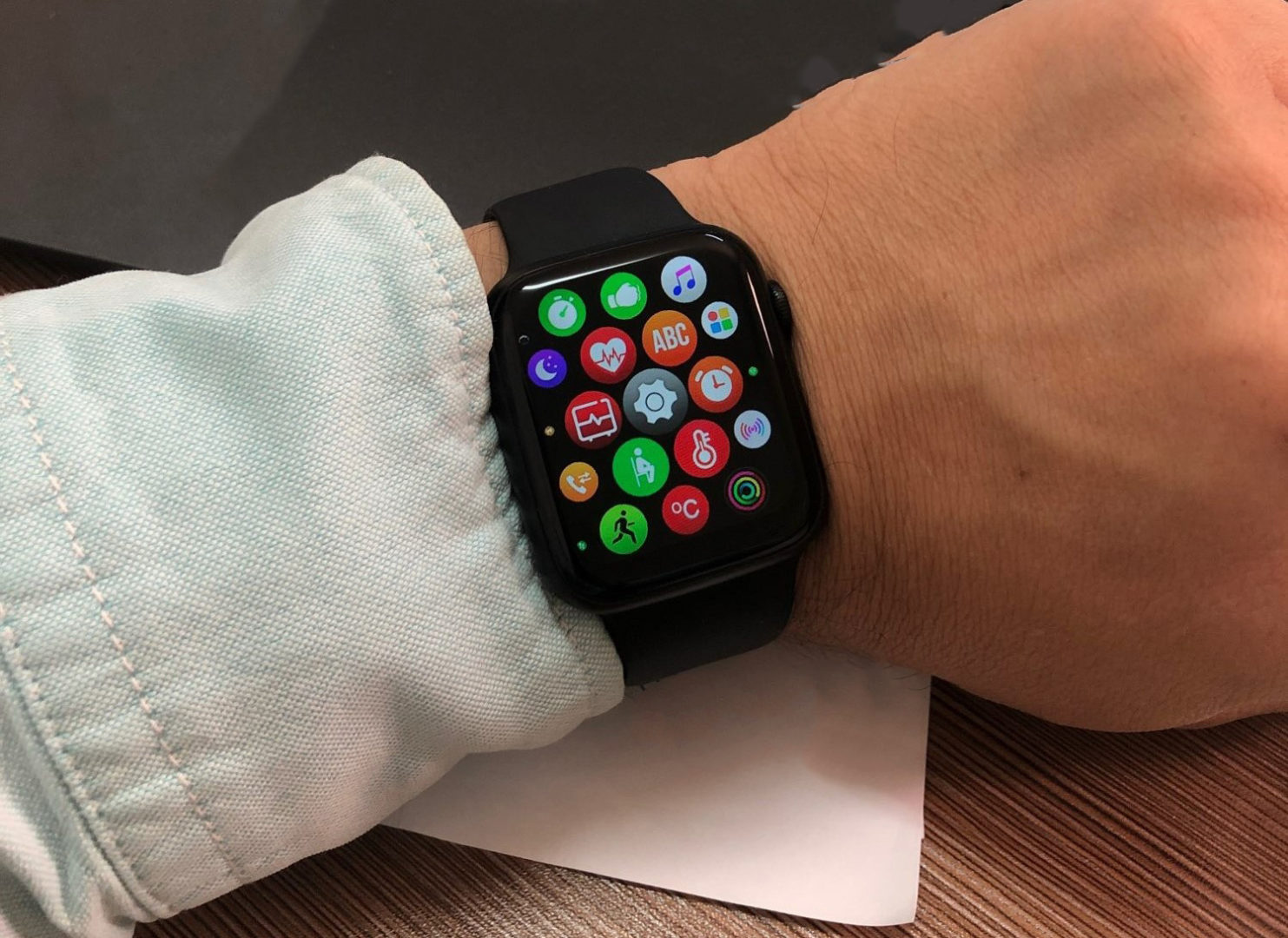 HW26 Plus Smartwatch Review – New Apple Watch 6 Clone Under $30