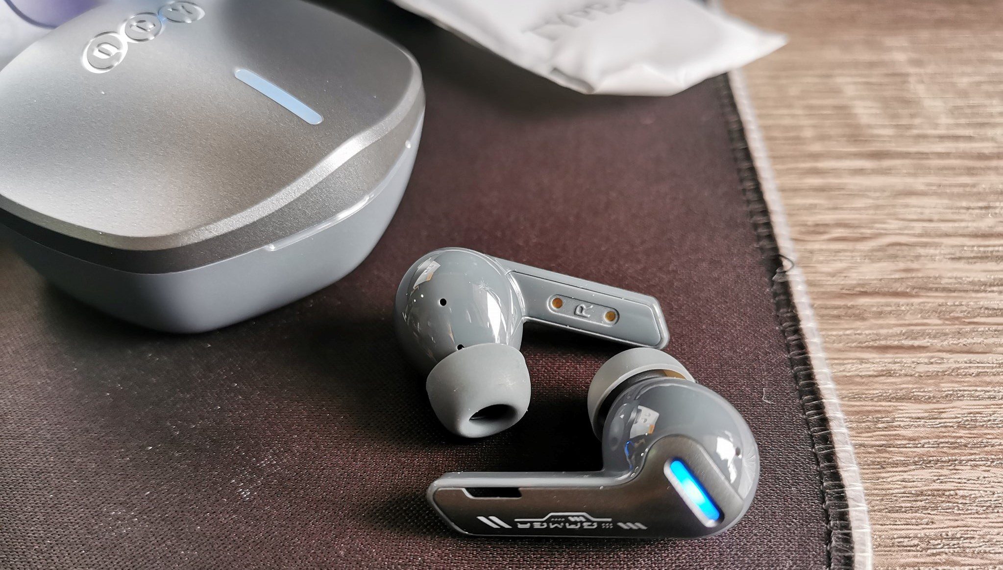 史上一番安い 5.2 Bluetooth Earbuds, Gaming Wireless G1 QCY Earphone 45m  Microphone, with その他キーボード、アクセサリー - www.napsa.co.zm