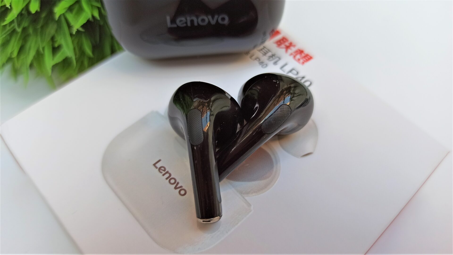 Lenovo Livepods LP40 Touch Control Panel on the LP40