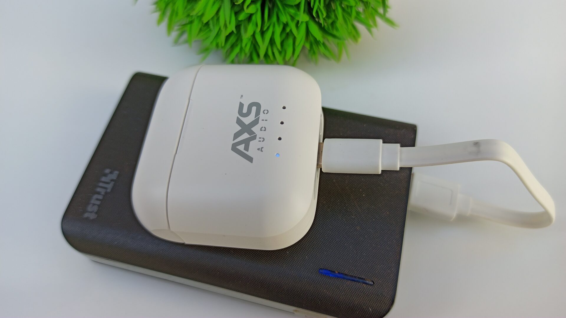 AXS Audio Battery life and charging