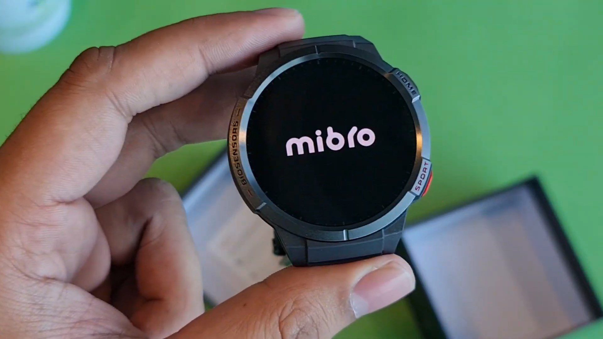 Mibro GS Review – New Smartwatch With AMOLED Display & GPS Chip