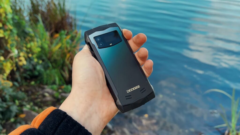 DOOGEE Smini Review - A Tiny Rugged Smartphone with Mighty Power And Rear Display!