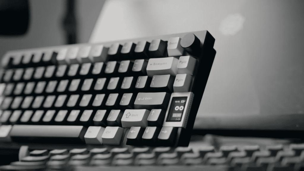 YUNZII AL80 Review: A Sleek Keyboard with a Fancy LED Screen & Knob